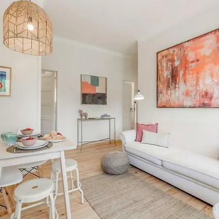 Апартаменты Sunny, Bright And Quiet Apartment, By Timecooler Лиссабон