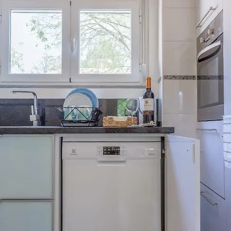 Sunny, Bright And Quiet Apartment, By Timecooler Lissabon