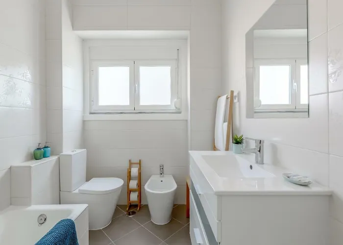 Sunny, Bright And Quiet Apartment, By Timecooler *