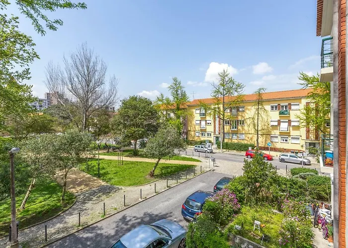 Sunny, Bright And Quiet Apartment, By Timecooler * Lisbon