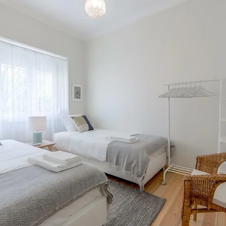 Sunny, Bright And Quiet Apartment, By Timecooler Lizbona