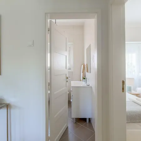 Διαμέρισμα Sunny, Bright And Quiet Apartment, By Timecooler