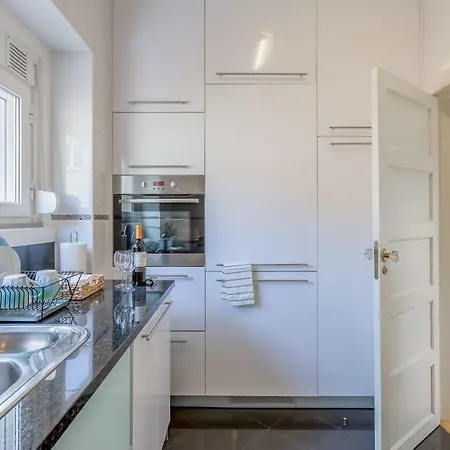 Апартаменты Sunny, Bright And Quiet Apartment, By Timecooler *